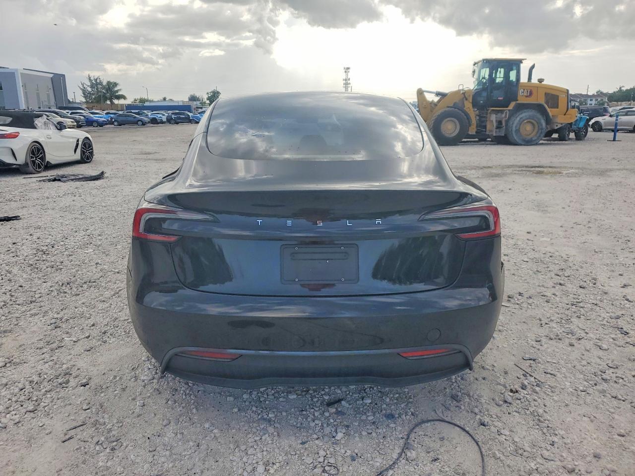 2025 TESLA MODEL 3 — Фото 6 из 12