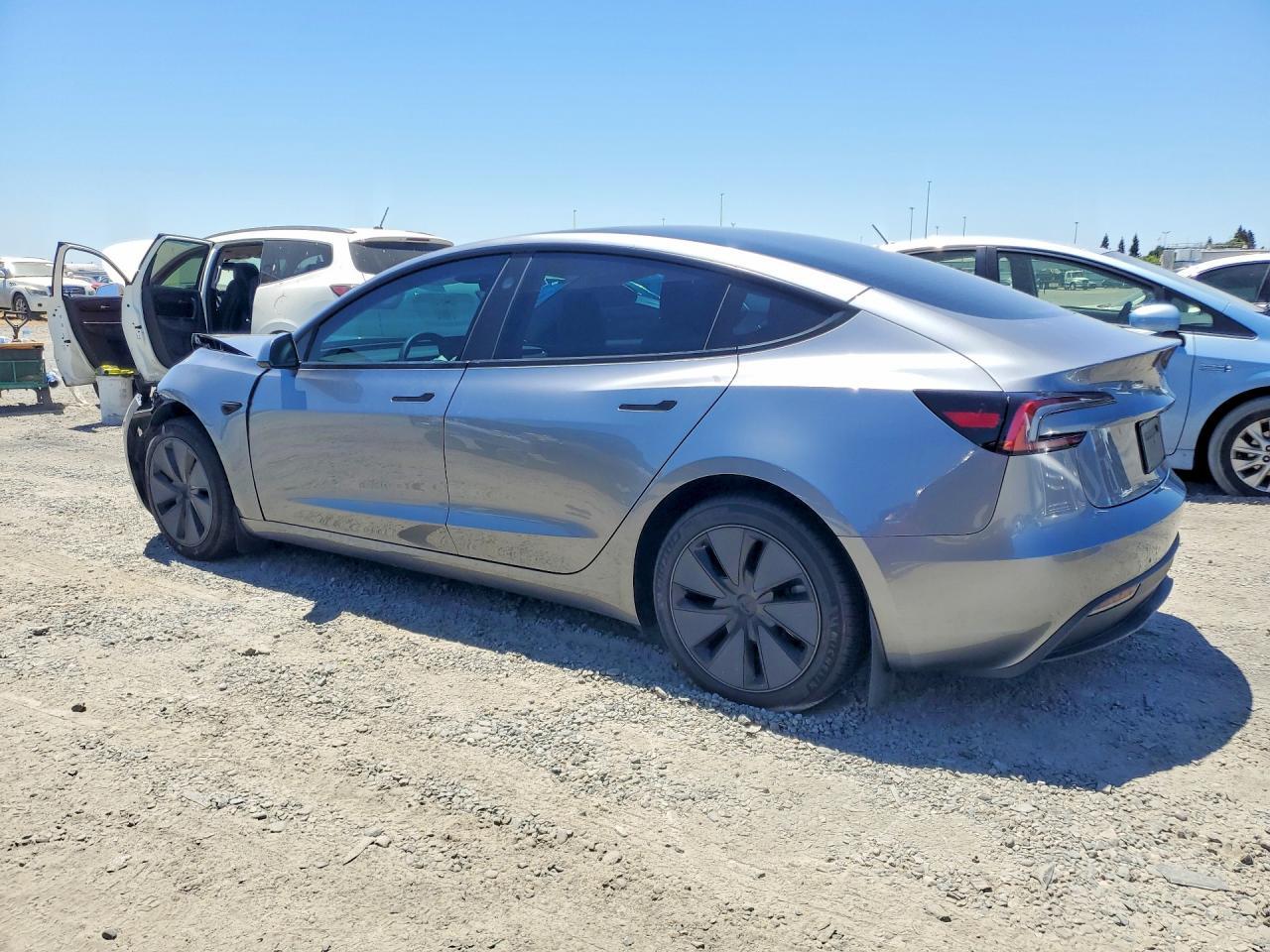 2025 TESLA MODEL 3 — Фото 2 из 12