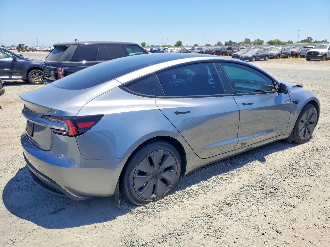 2025 TESLA MODEL 3 — Фото 3 из 12