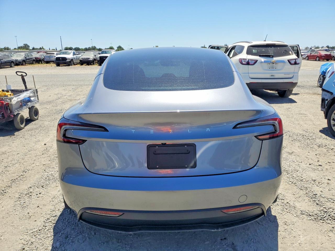 2025 TESLA MODEL 3 — Фото 6 из 12