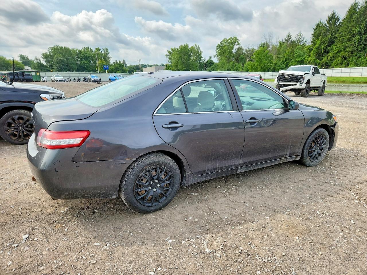 2011 TOYOTA CAMRY LE — Фото 3 из 12