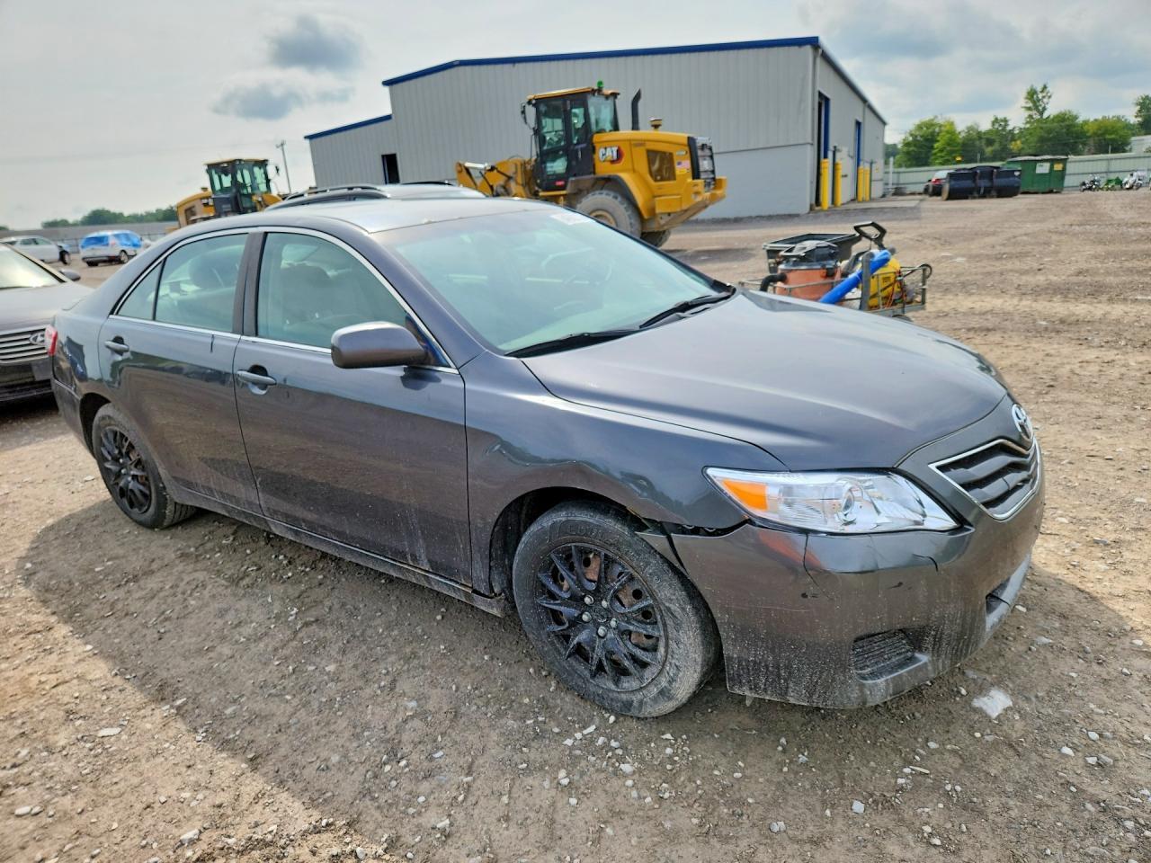 2011 TOYOTA CAMRY LE — Фото 4 из 12
