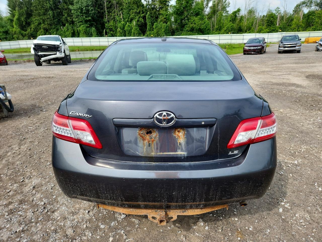 2011 TOYOTA CAMRY LE — Фото 6 из 12