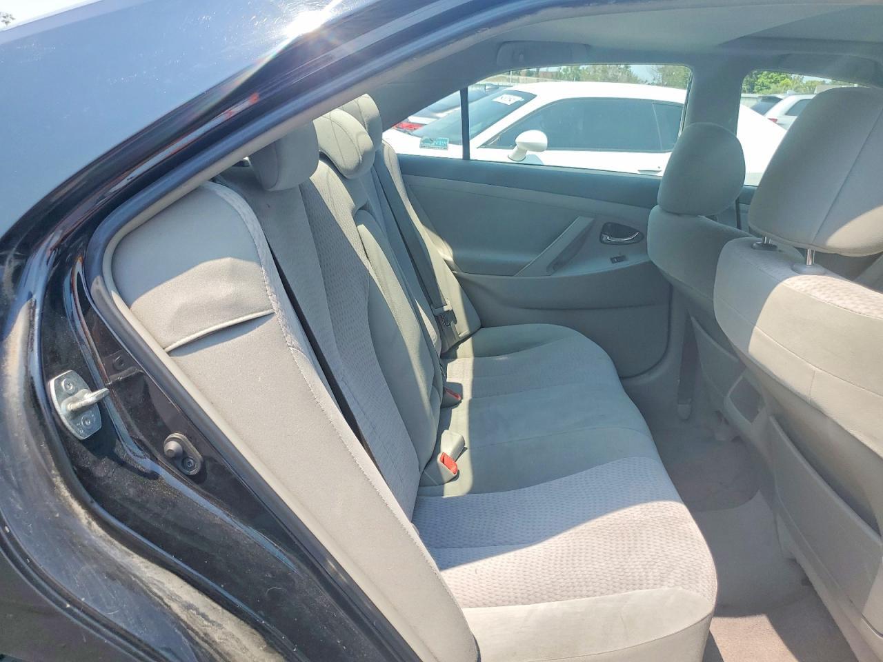 2011 TOYOTA CAMRY LE — Фото 10 из 12