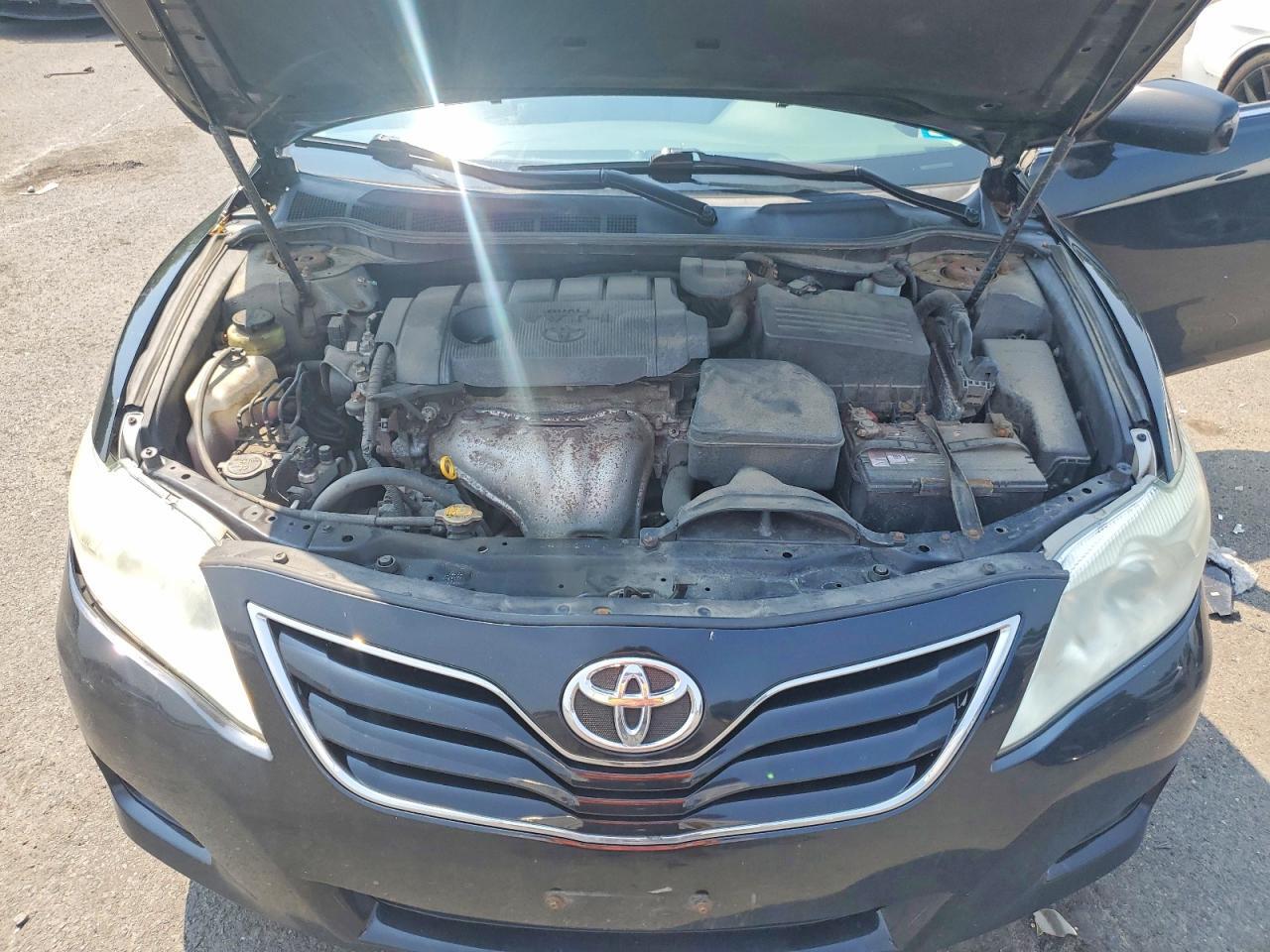 2011 TOYOTA CAMRY LE — Фото 11 из 12