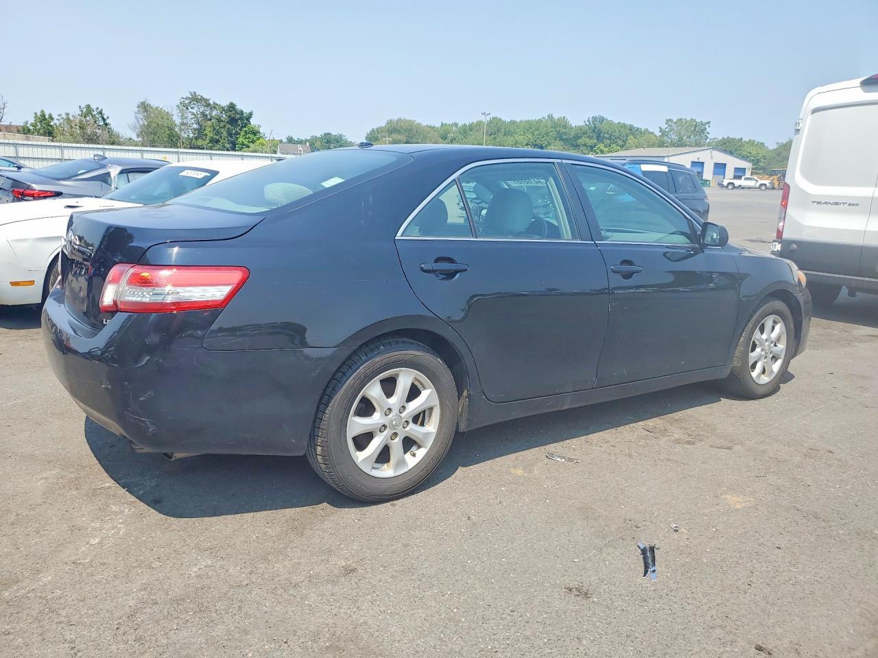 2011 TOYOTA CAMRY LE — Фото 3 из 12