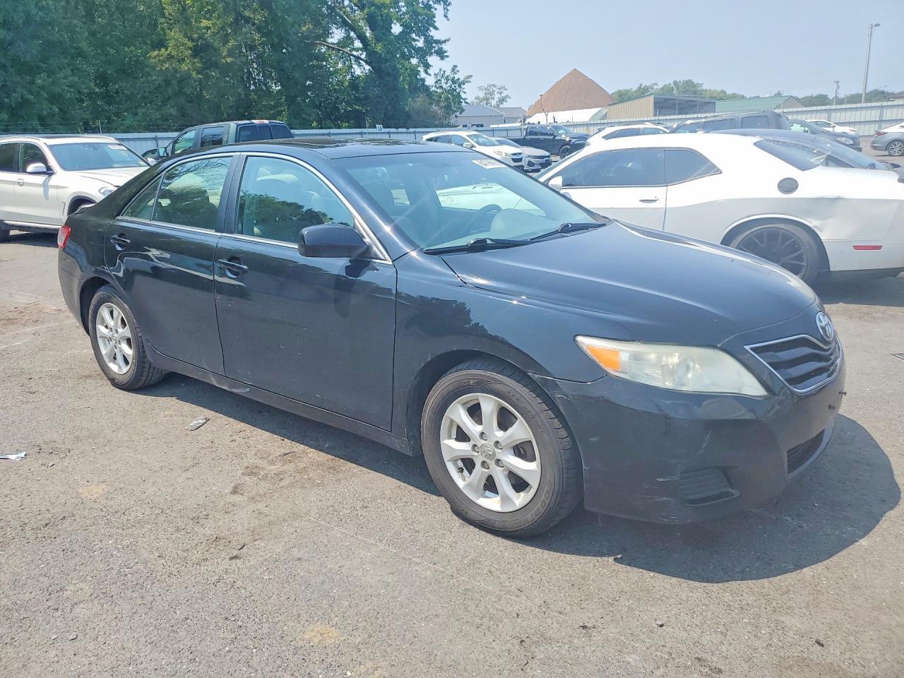 2011 TOYOTA CAMRY LE — Фото 4 из 12