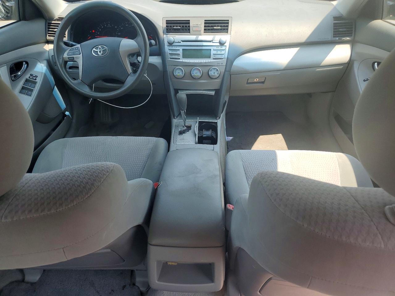 2011 TOYOTA CAMRY LE — Фото 8 из 12