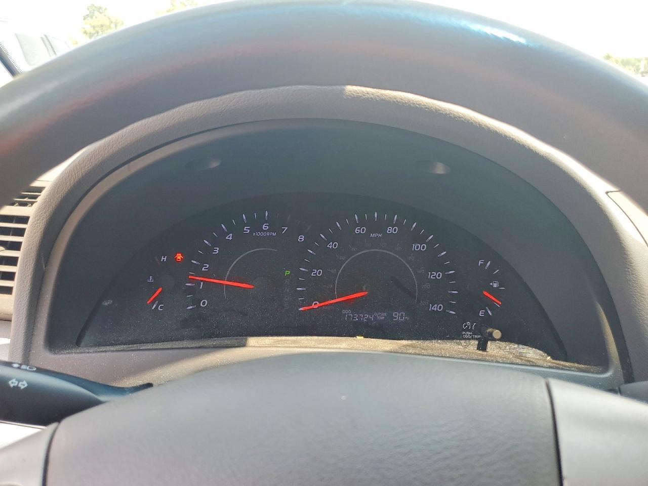 2011 TOYOTA CAMRY LE — Фото 9 из 12