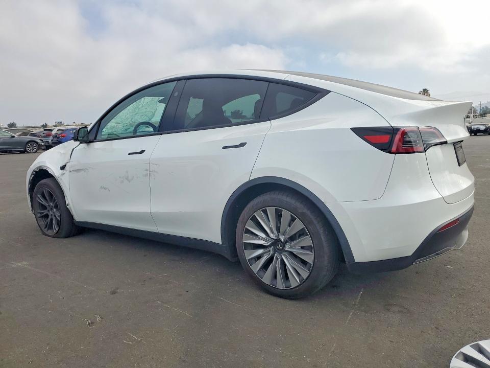 2025 TESLA MODEL Y — Фото 2 из 16
