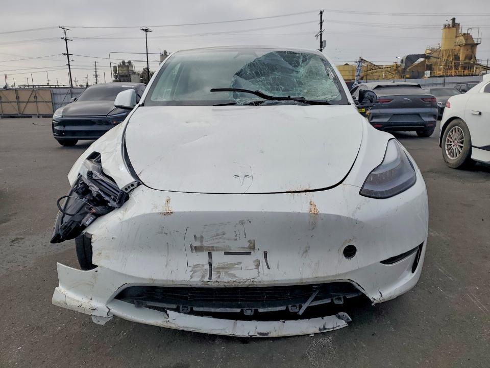 2025 TESLA MODEL Y — Фото 5 из 16