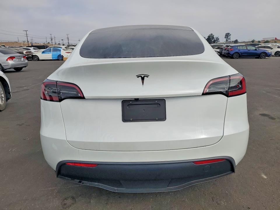 2025 TESLA MODEL Y — Фото 6 из 16