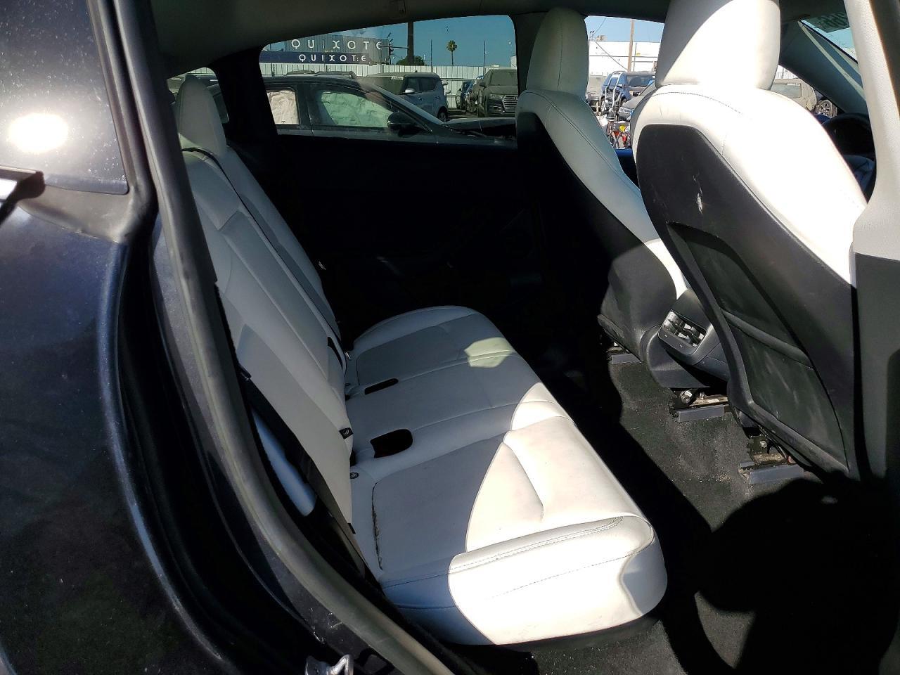 2025 TESLA MODEL Y — Фото 10 из 12
