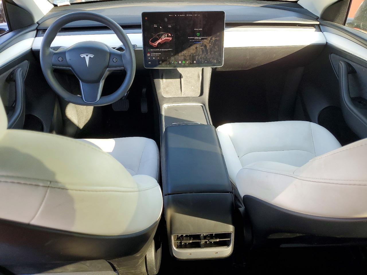 2025 TESLA MODEL Y — Фото 8 из 12