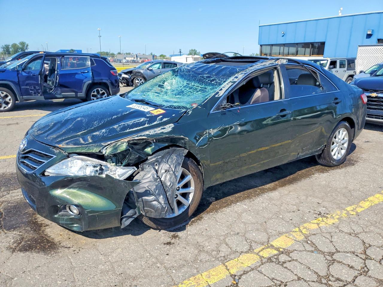 2011 TOYOTA CAMRY XLE
