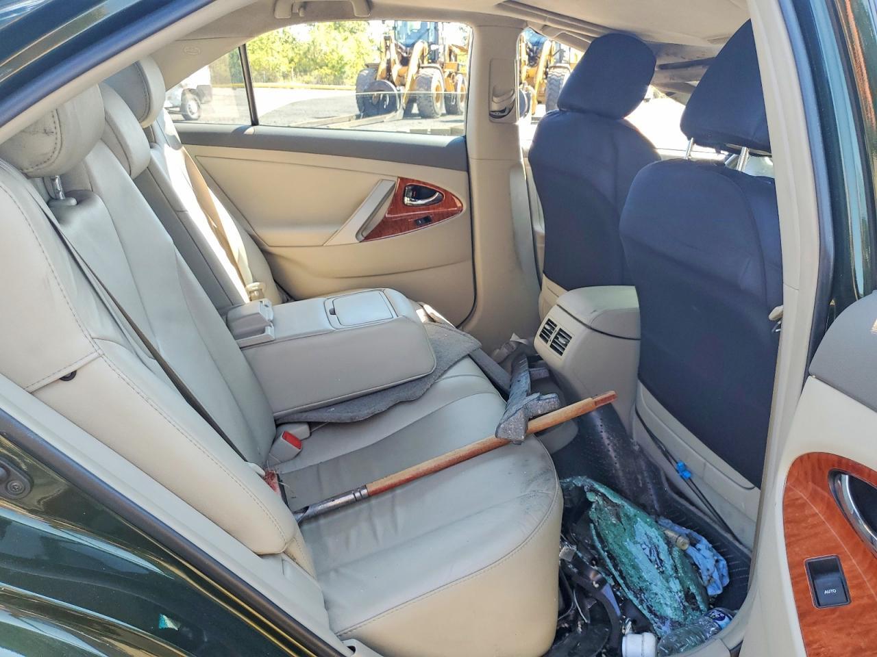 2011 TOYOTA CAMRY XLE — Фото 10 из 12