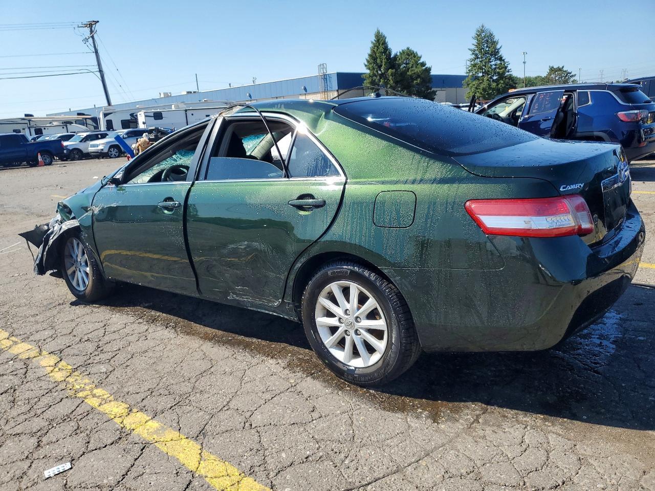 2011 TOYOTA CAMRY XLE — Фото 2 из 12
