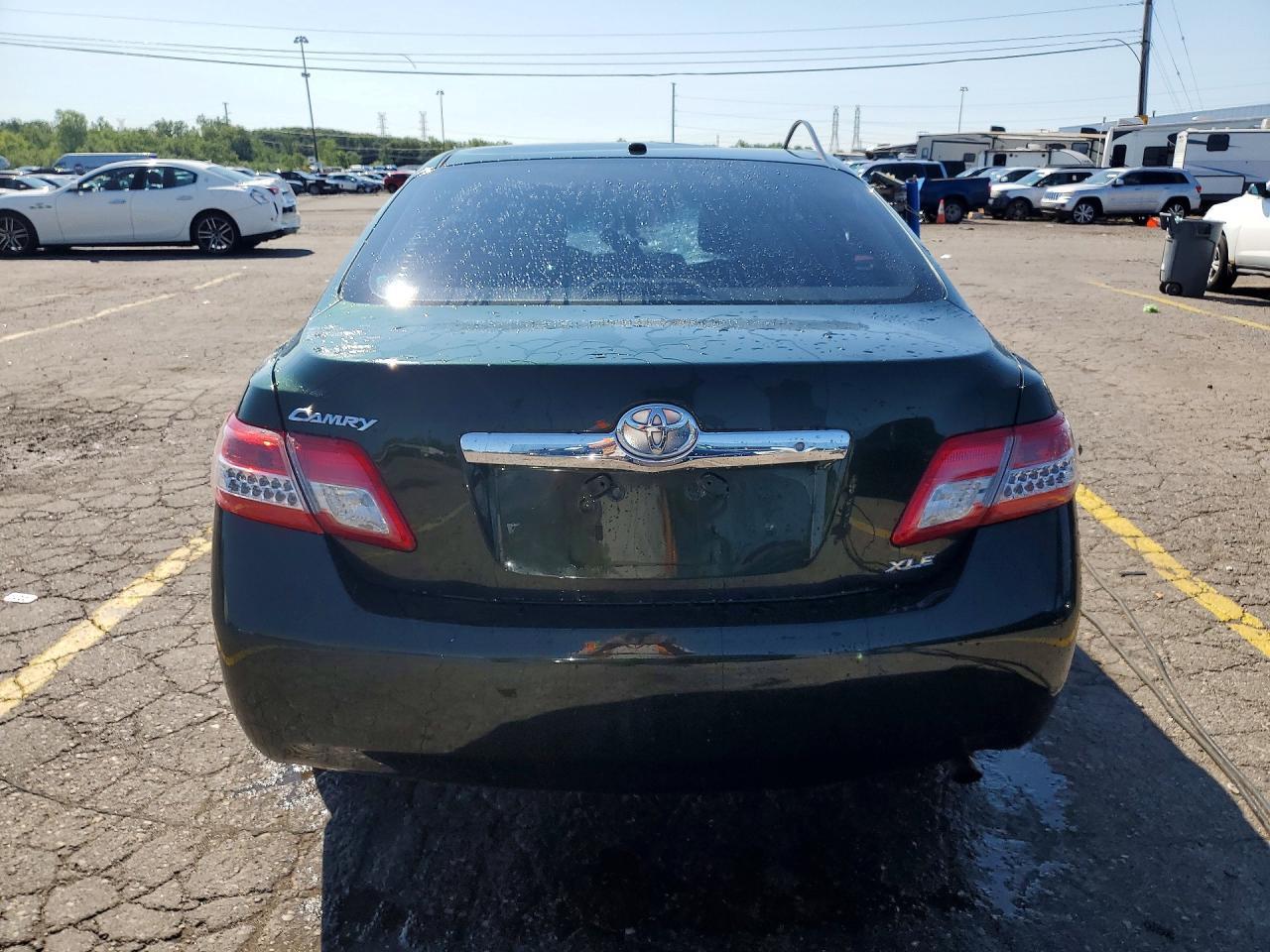 2011 TOYOTA CAMRY XLE — Фото 6 из 12