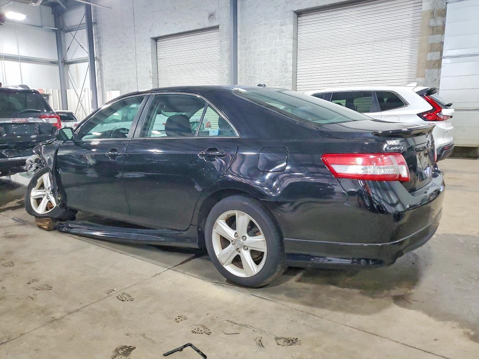 2011 TOYOTA CAMRY SE — Фото 2 из 12
