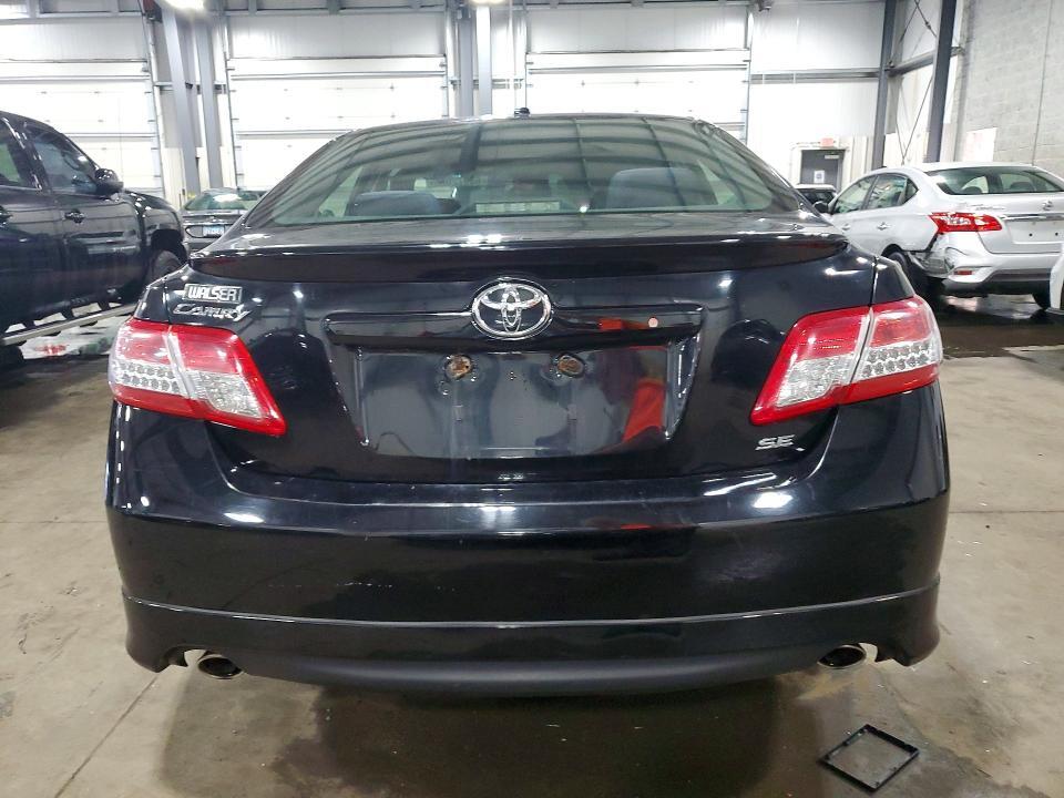 2011 TOYOTA CAMRY SE — Фото 6 из 12