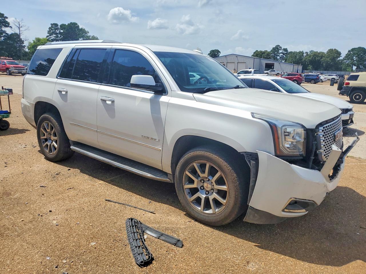 2017 GMC YUKON DENALI — Фото 4 из 13