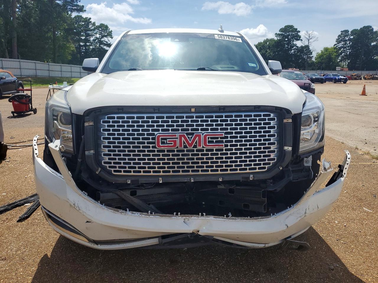 2017 GMC YUKON DENALI — Фото 5 из 13
