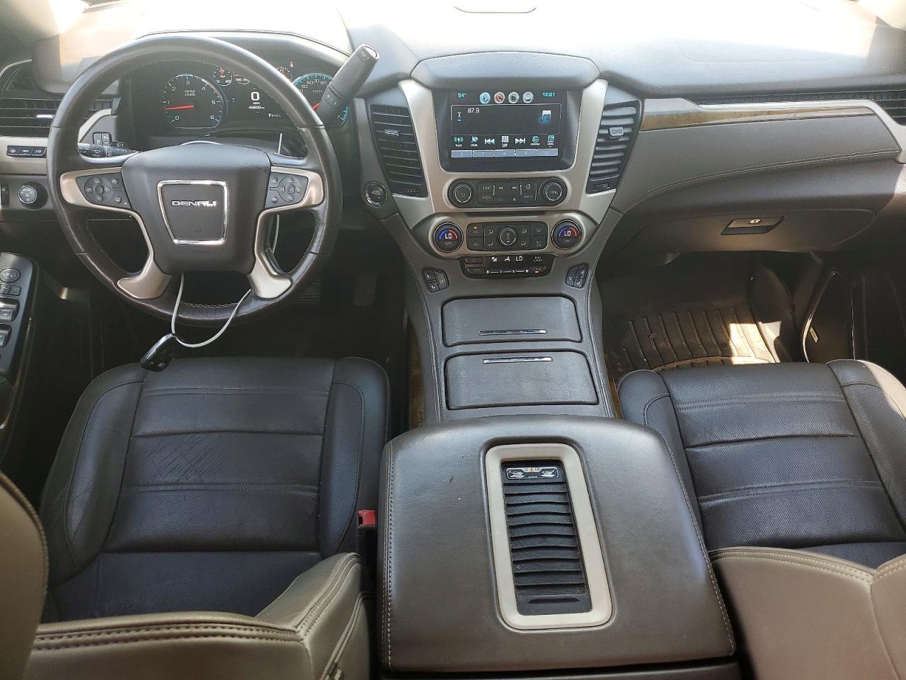 2017 GMC YUKON DENALI — Фото 8 из 13