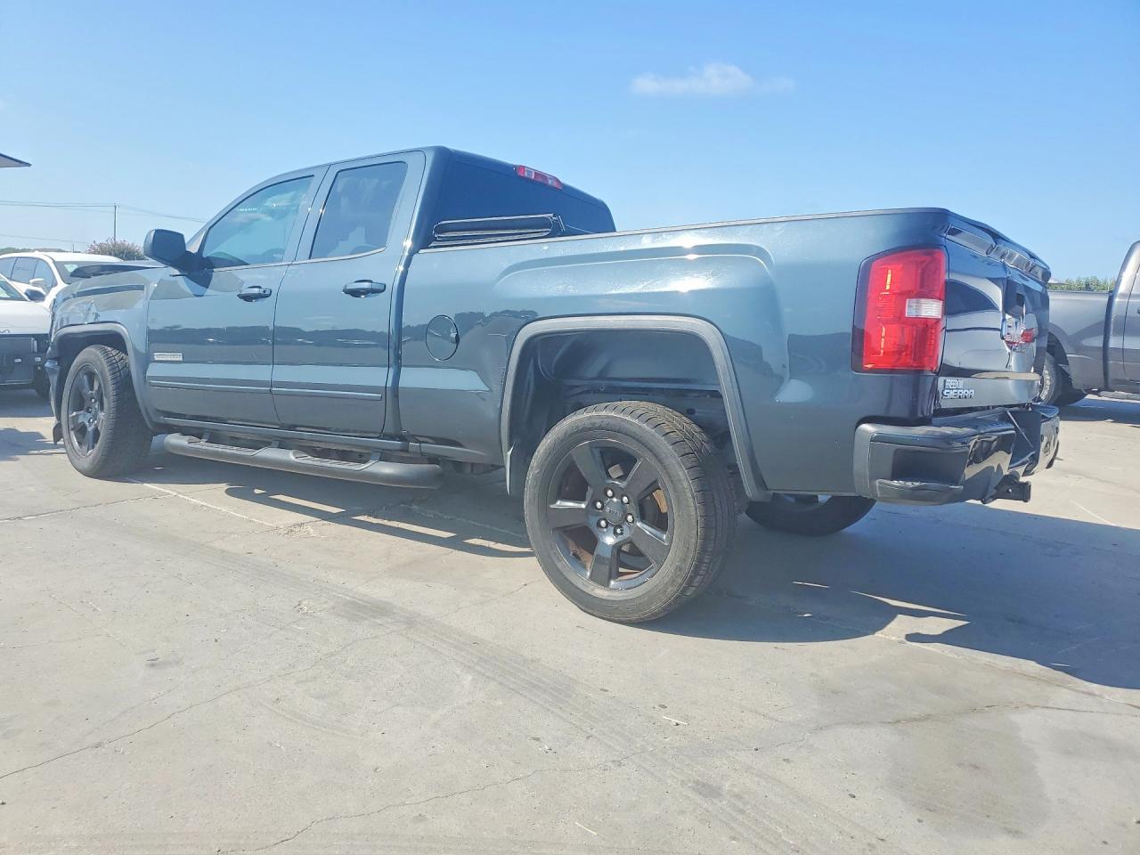 2017 GMC SIERRA C1500 — Фото 2 из 12