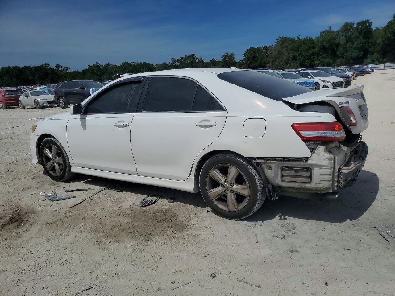 2011 TOYOTA CAMRY SE — Фото 2 из 13