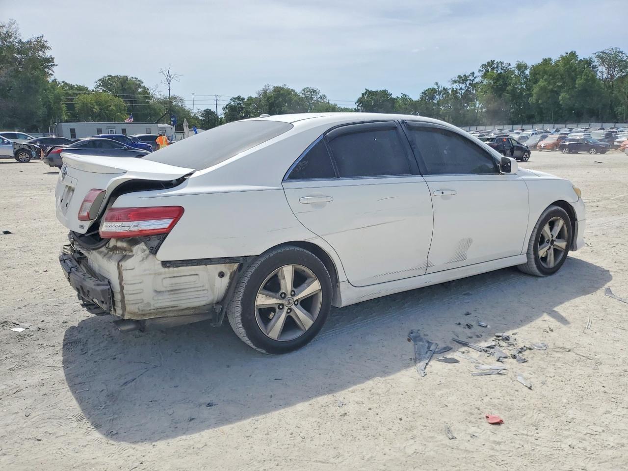 2011 TOYOTA CAMRY SE — Фото 3 из 13