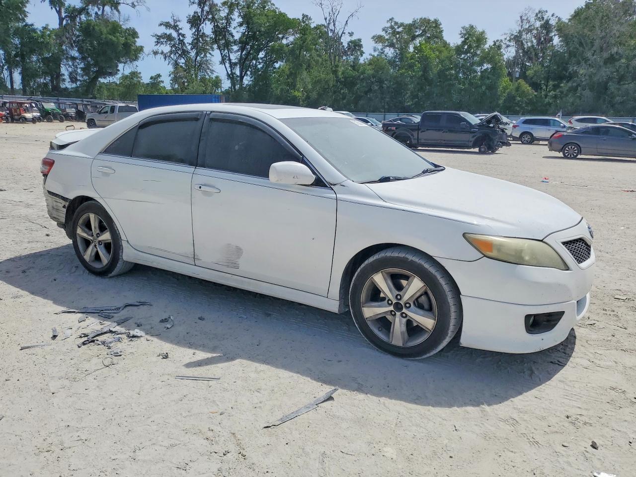 2011 TOYOTA CAMRY SE — Фото 4 из 13