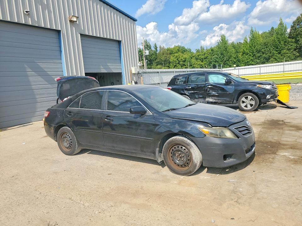 2011 TOYOTA CAMRY LE — Фото 4 из 12