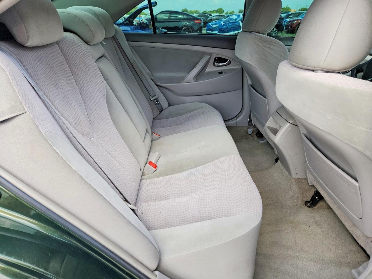 2011 TOYOTA CAMRY LE — Фото 10 из 12