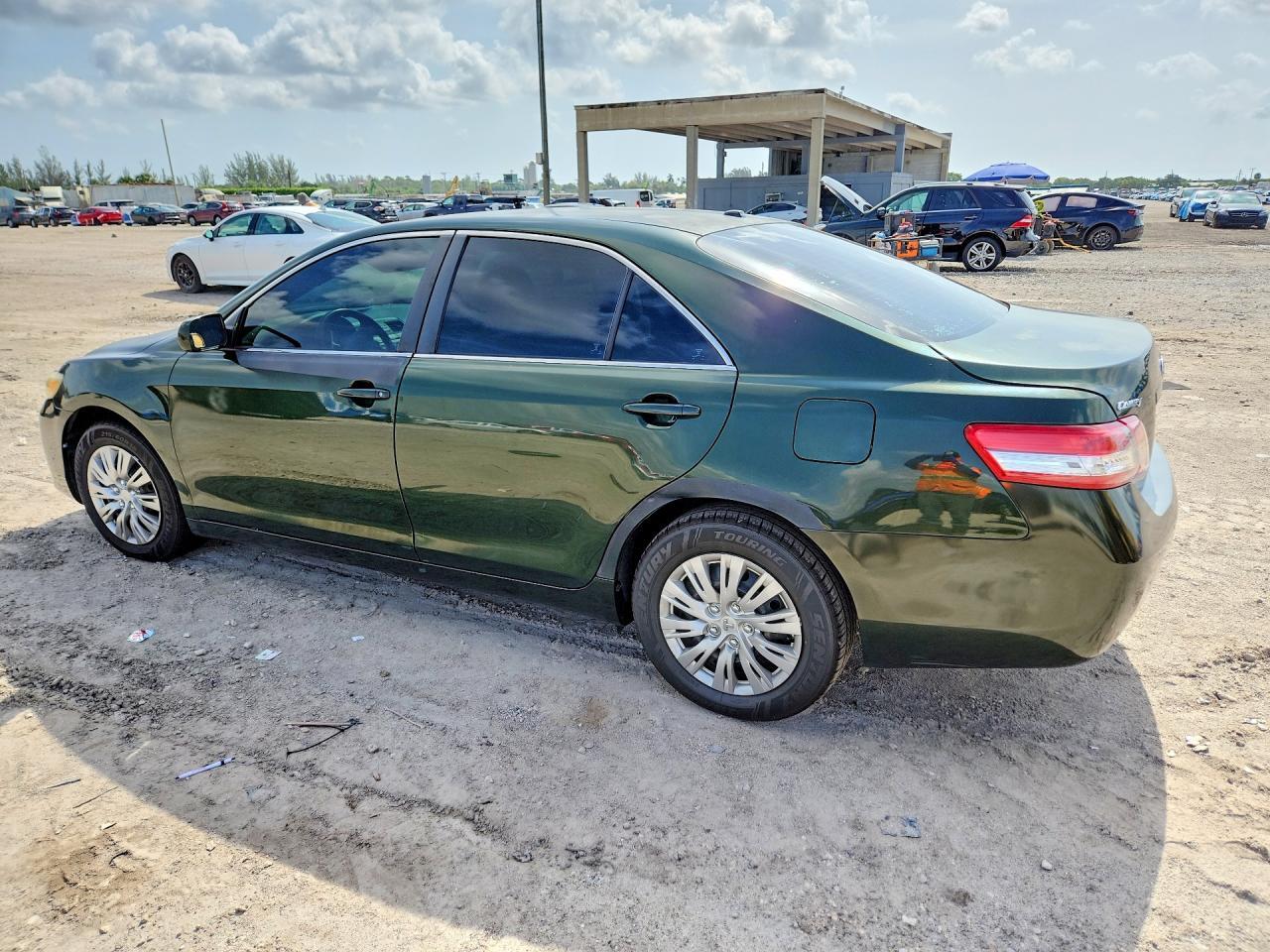 2011 TOYOTA CAMRY LE — Фото 2 из 12