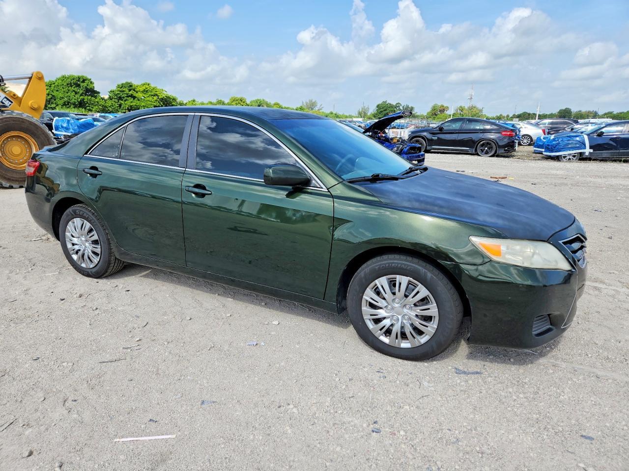 2011 TOYOTA CAMRY LE — Фото 4 из 12