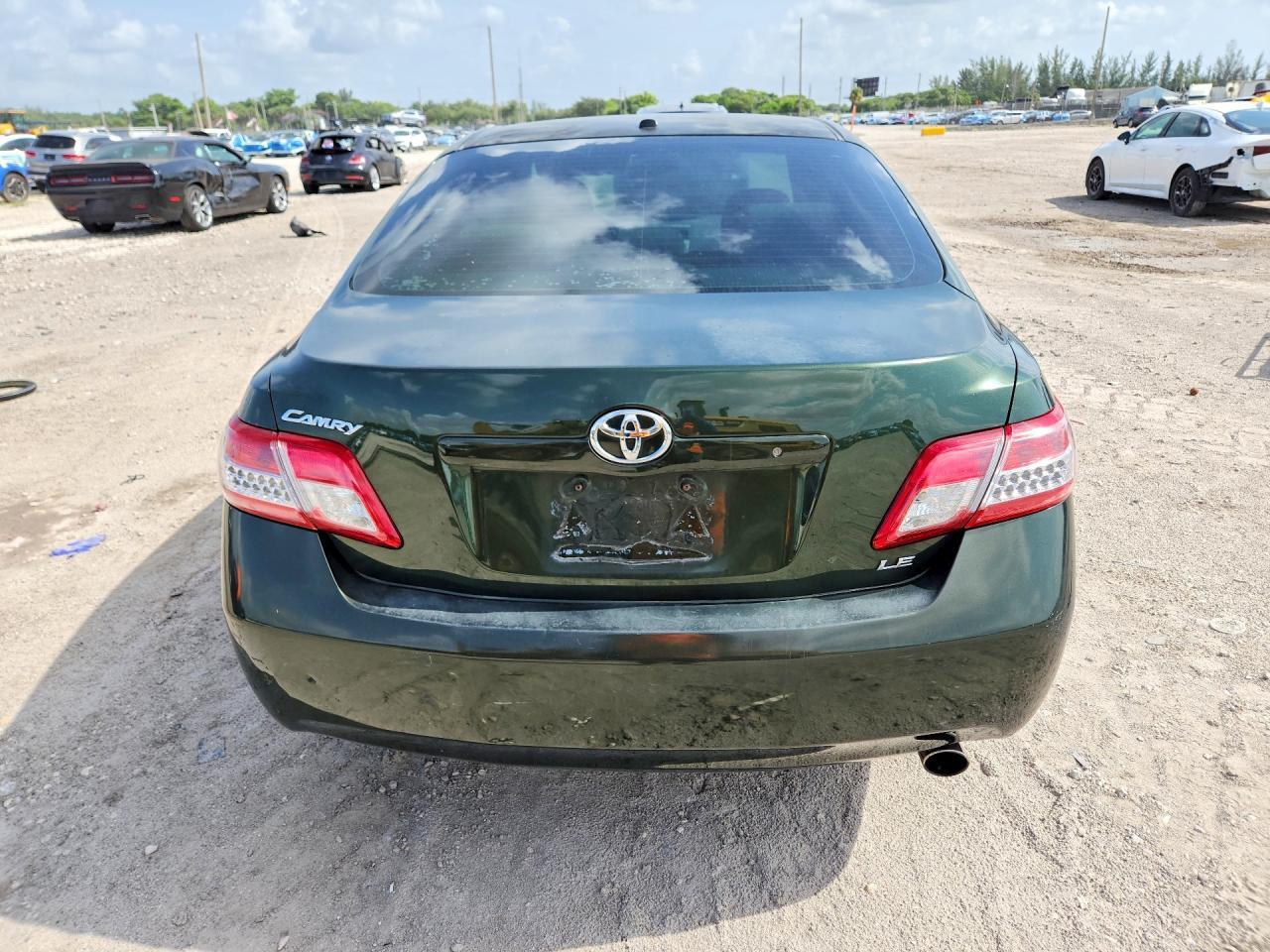 2011 TOYOTA CAMRY LE — Фото 6 из 12