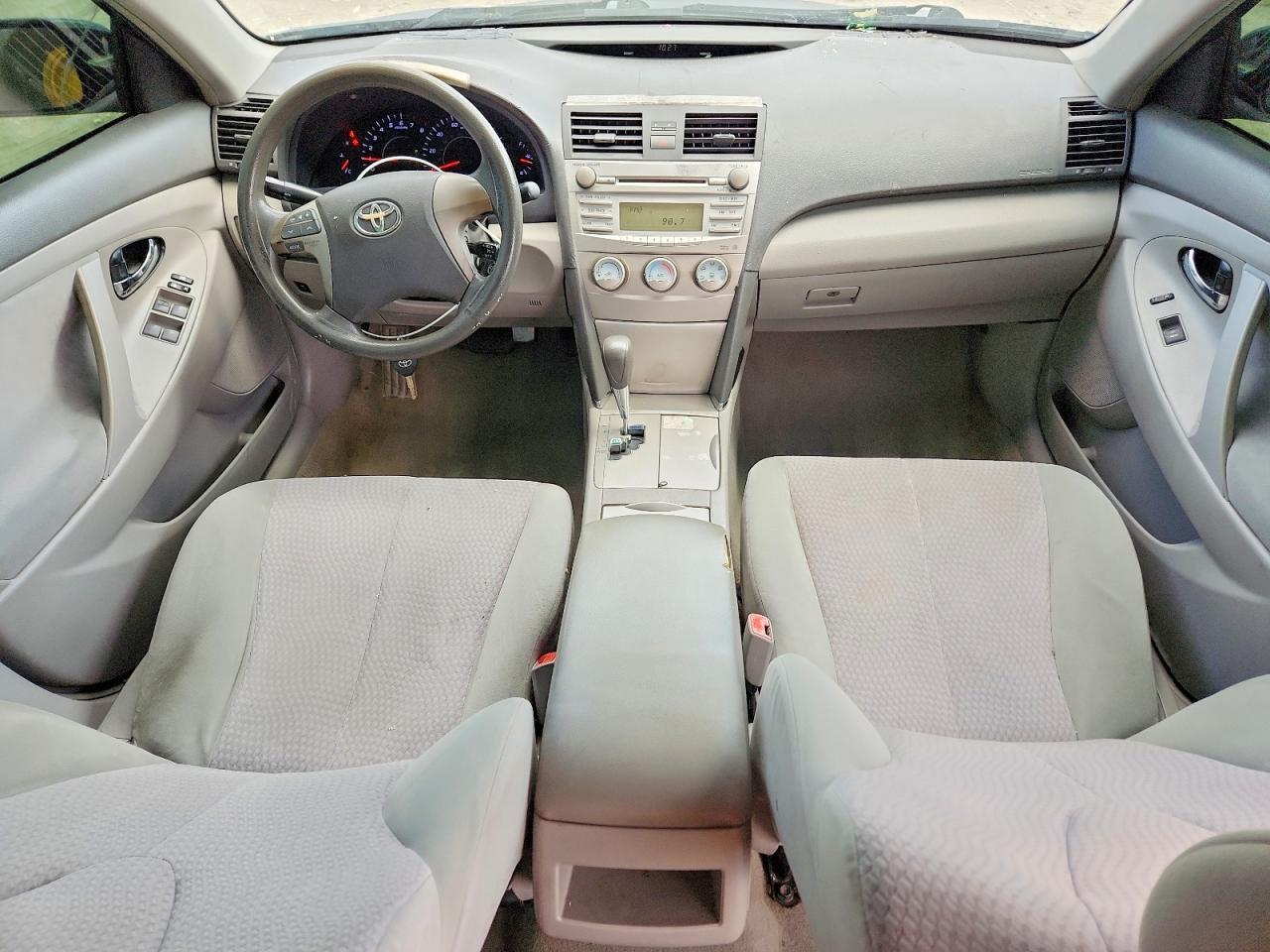 2011 TOYOTA CAMRY LE — Фото 8 из 12