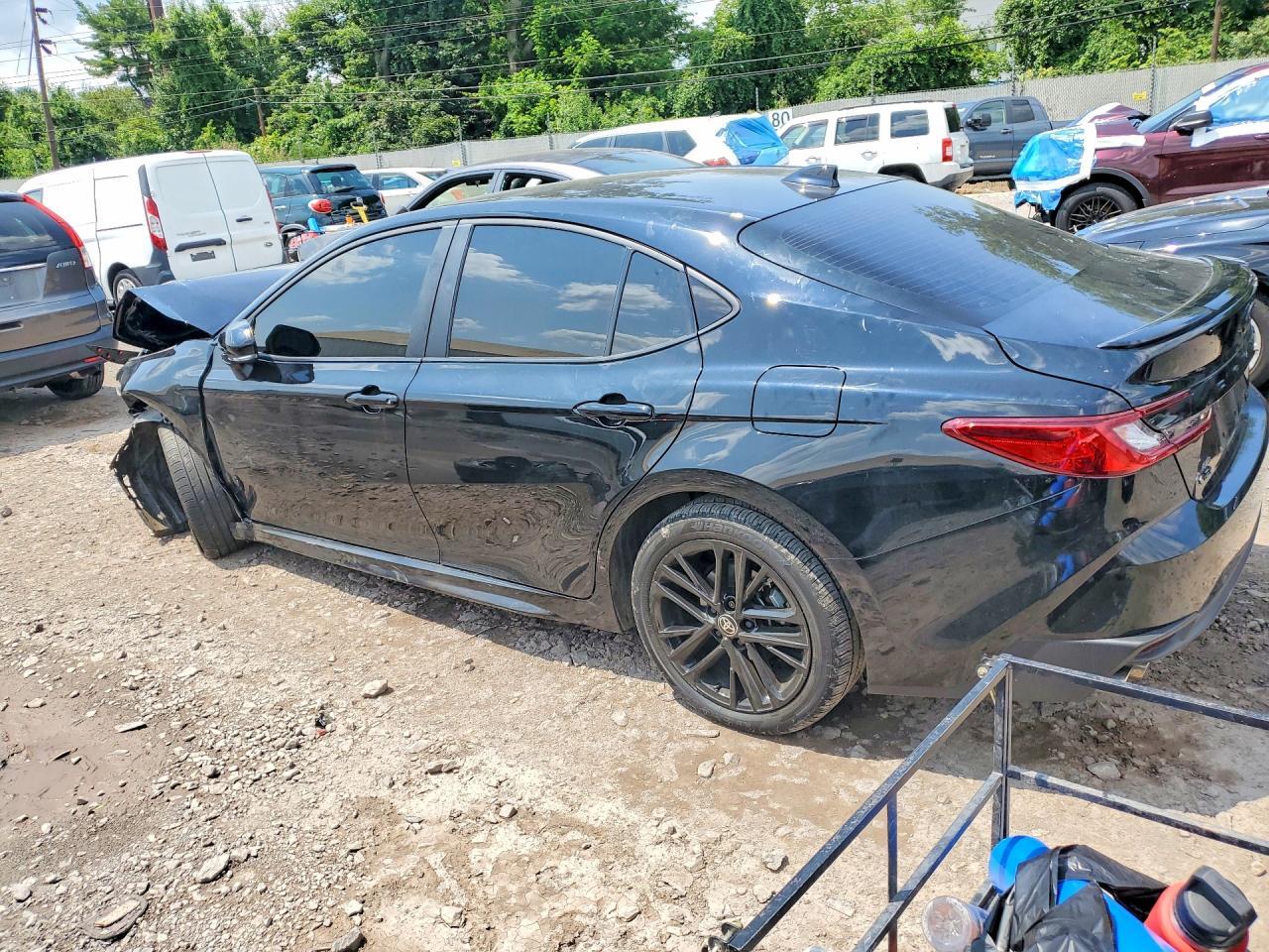 2025 TOYOTA CAMRY SE — Фото 2 из 12