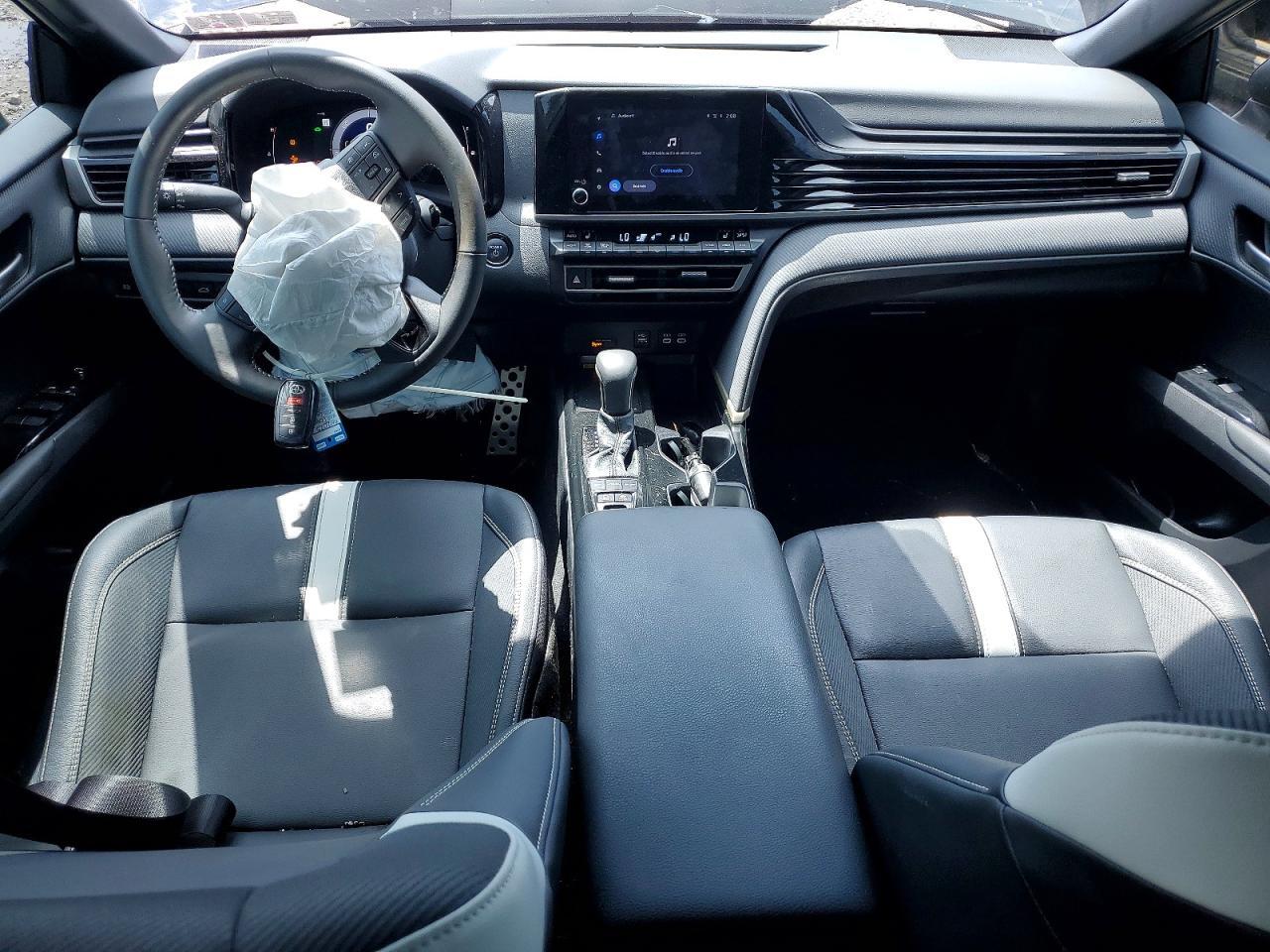 2025 TOYOTA CAMRY SE — Фото 8 из 12