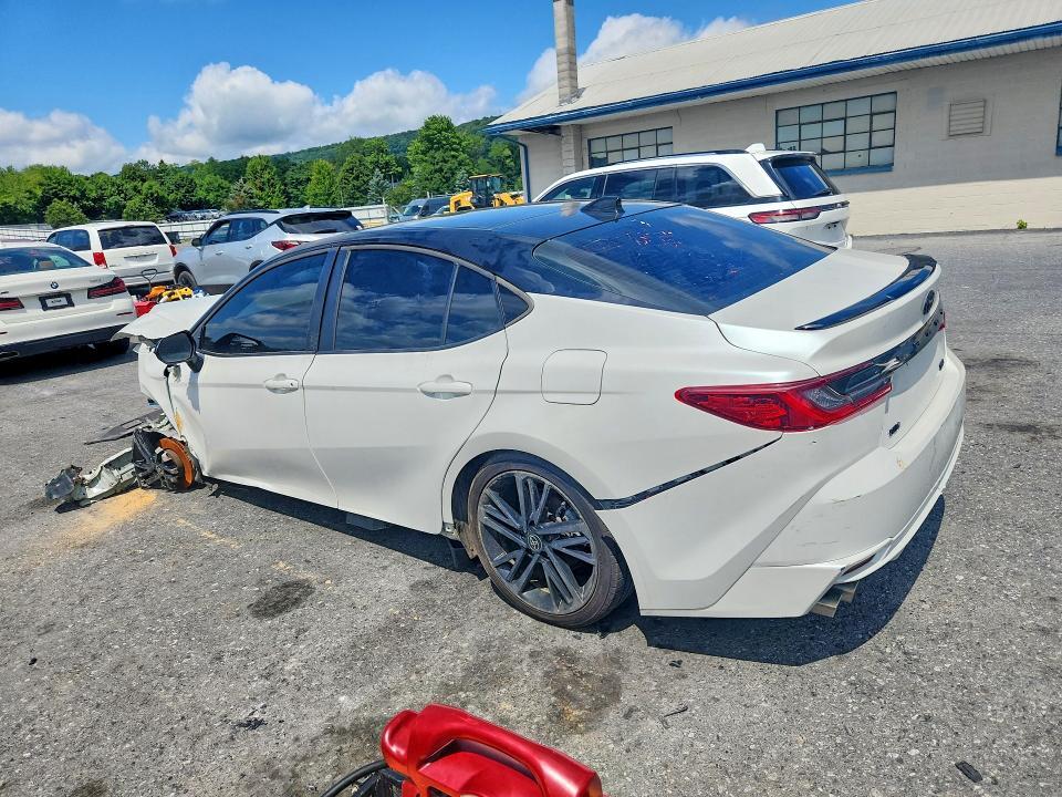 2025 TOYOTA CAMRY XSE — Фото 2 из 12