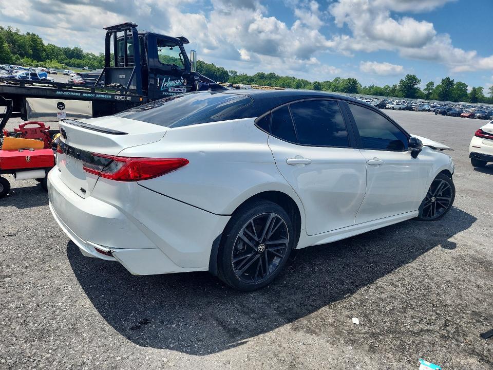 2025 TOYOTA CAMRY XSE — Фото 3 из 12