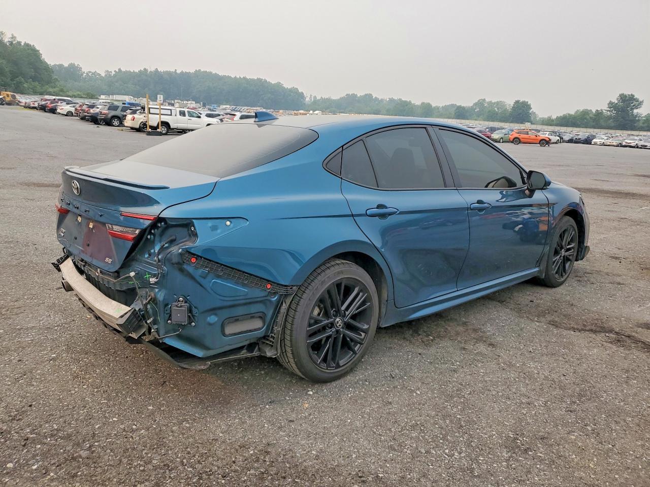 2025 TOYOTA CAMRY SE — Фото 3 из 12