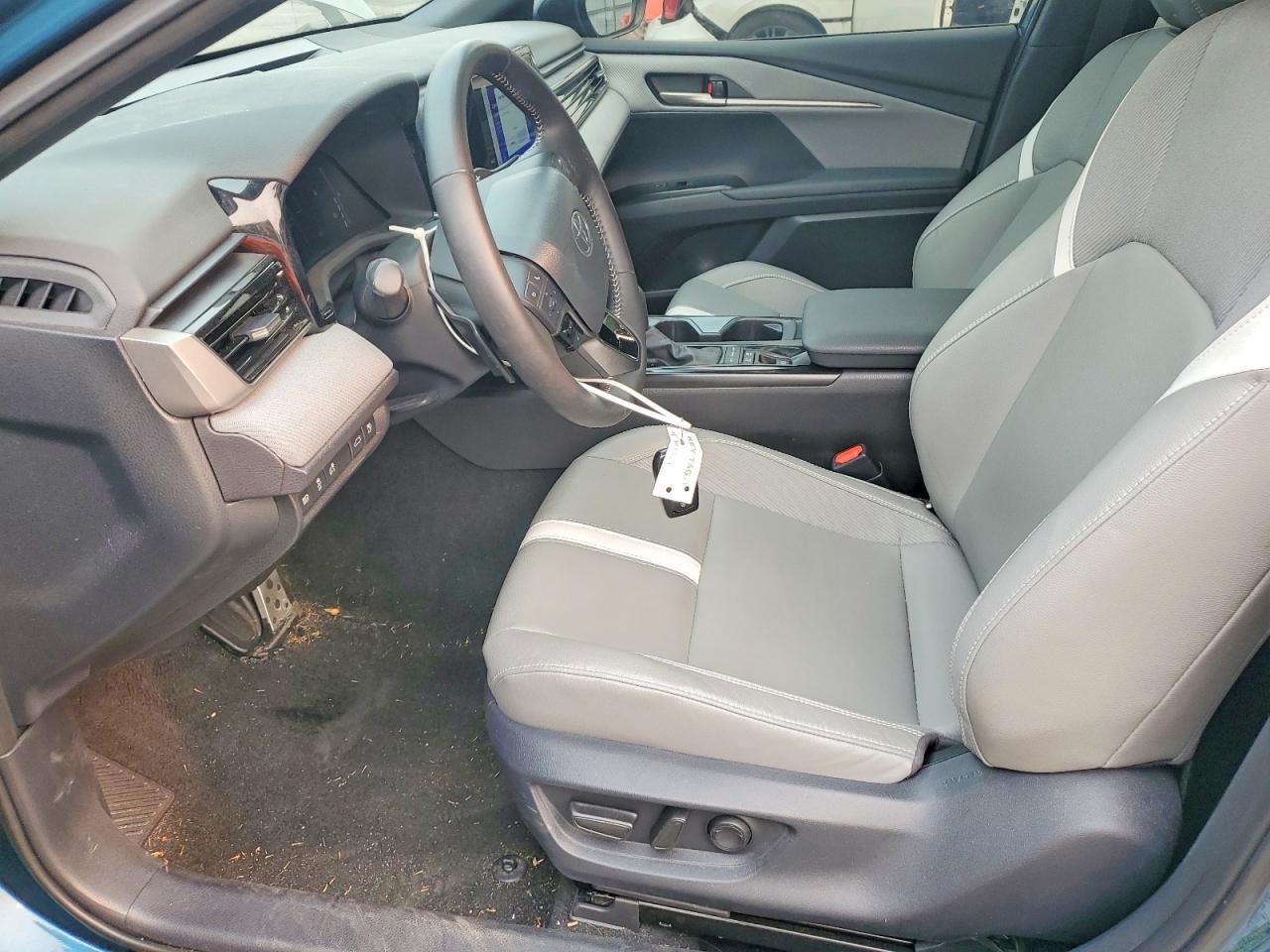 2025 TOYOTA CAMRY SE — Фото 7 из 12