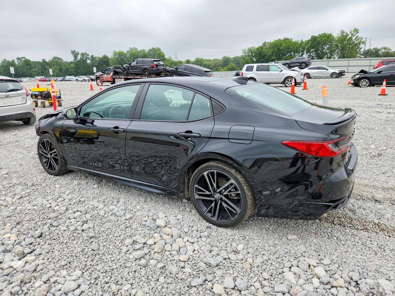 2025 TOYOTA CAMRY XSE — Фото 2 из 13