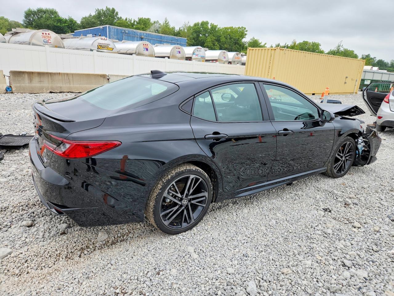 2025 TOYOTA CAMRY XSE — Фото 3 из 13