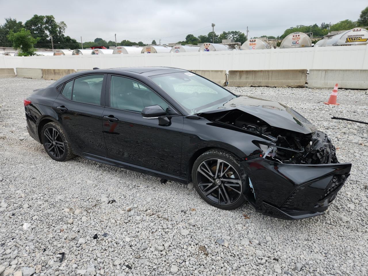 2025 TOYOTA CAMRY XSE — Фото 4 из 13