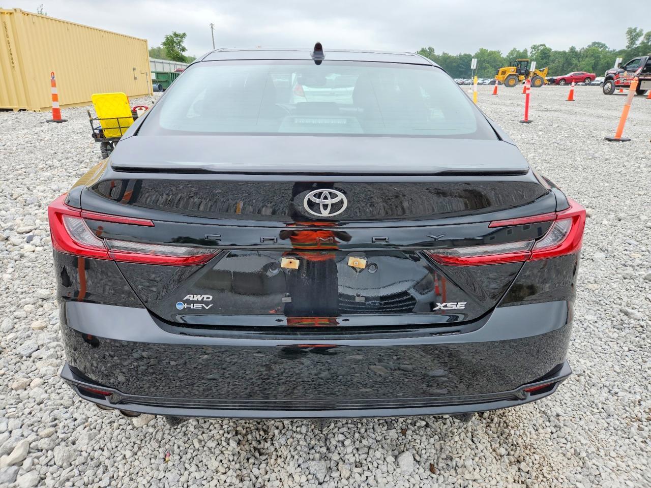 2025 TOYOTA CAMRY XSE — Фото 6 из 13