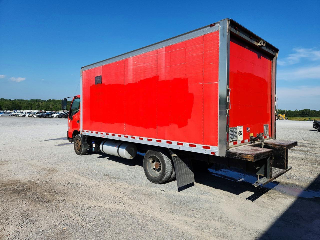 2017 HINO 195 BOX TRUCK — Фото 2 из 13