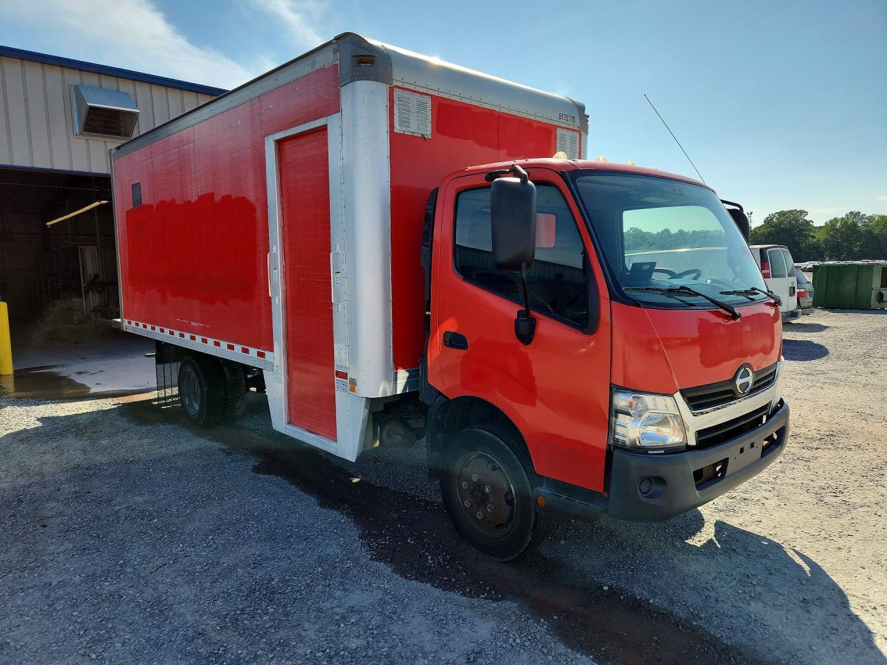 2017 HINO 195 BOX TRUCK — Фото 4 из 13