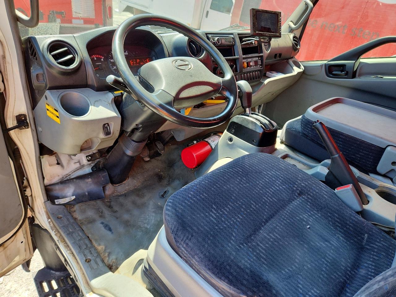 2017 HINO 195 BOX TRUCK — Фото 8 из 13